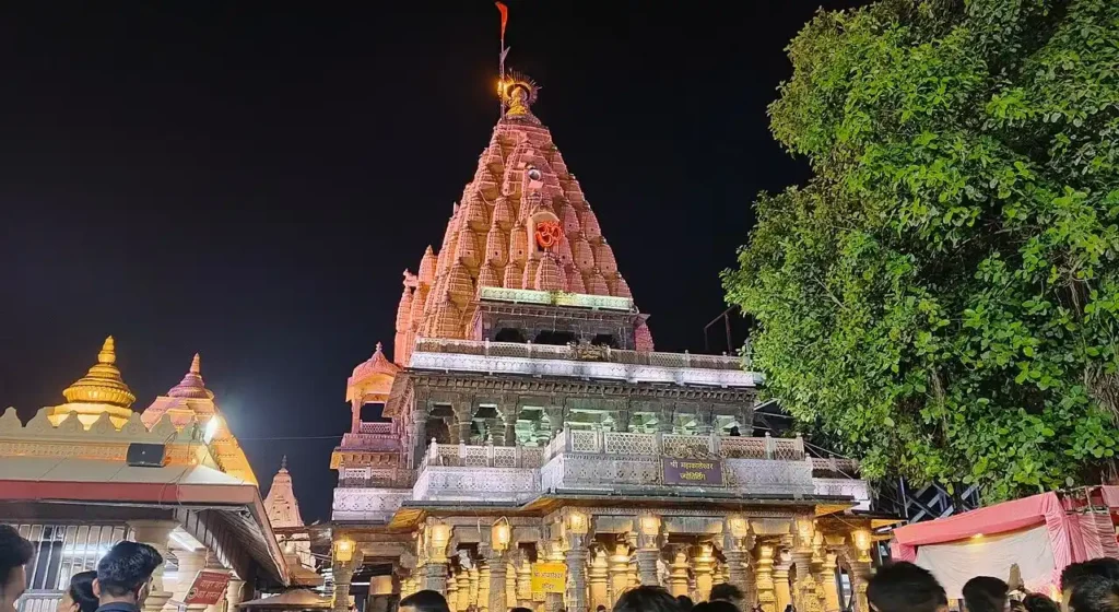the main view of Mahakaleshwar Jyotirlinga Temple Ujjain at night with lights