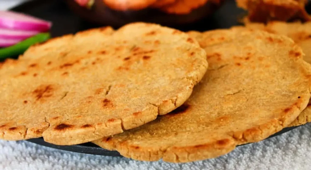 special food in india called bhakri and jawari roti