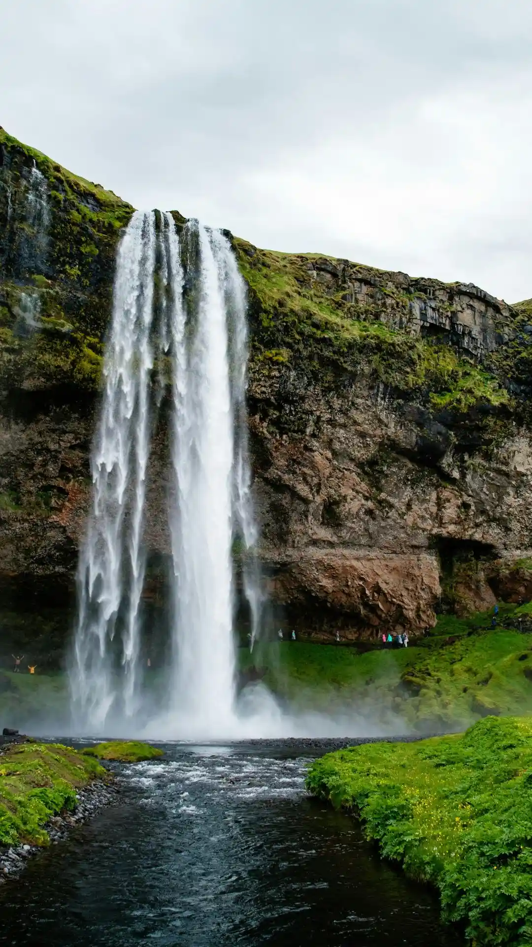 The Magic of Seljalandsfoss Waterfall: Your Super Easy Guide to Iceland’s Famous Waterfall